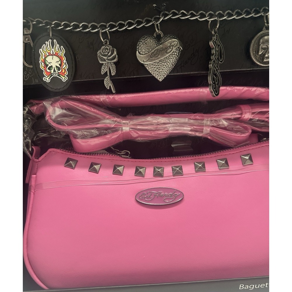 Ed Hardy Baguette Pink Shoulder Crossbody Bag Gift Set With Charms New In Box - Picture 2 of 3